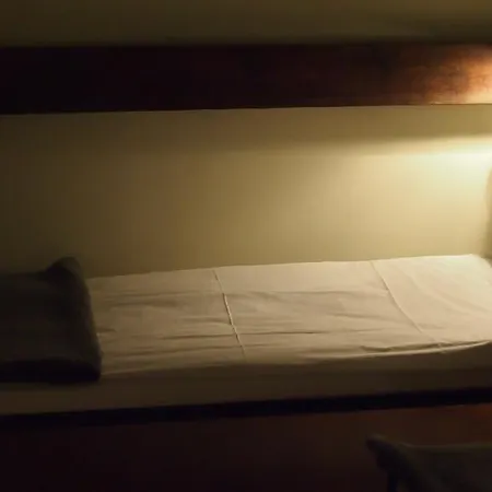 ホステル Hostel Baza 15 *