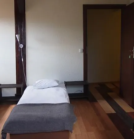 Hostel Baza 15 ホステル