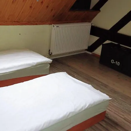 Hostel Baza 15 ホステル
