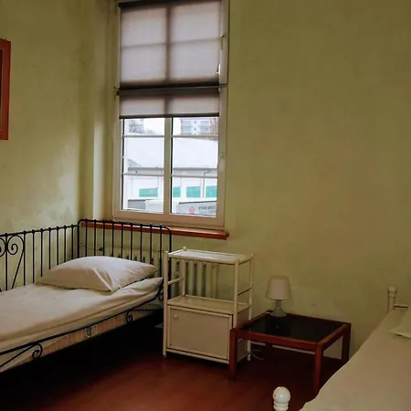 Hostel Baza 15 ホステル ヴロツワフ